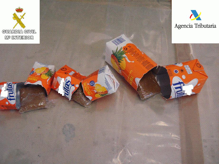 guardiacivil's tweet image. Alguno pensó que con un #zumo y un poquito de #chocolate tendría la merienda perfecta. Al final, cenó con nosotros.