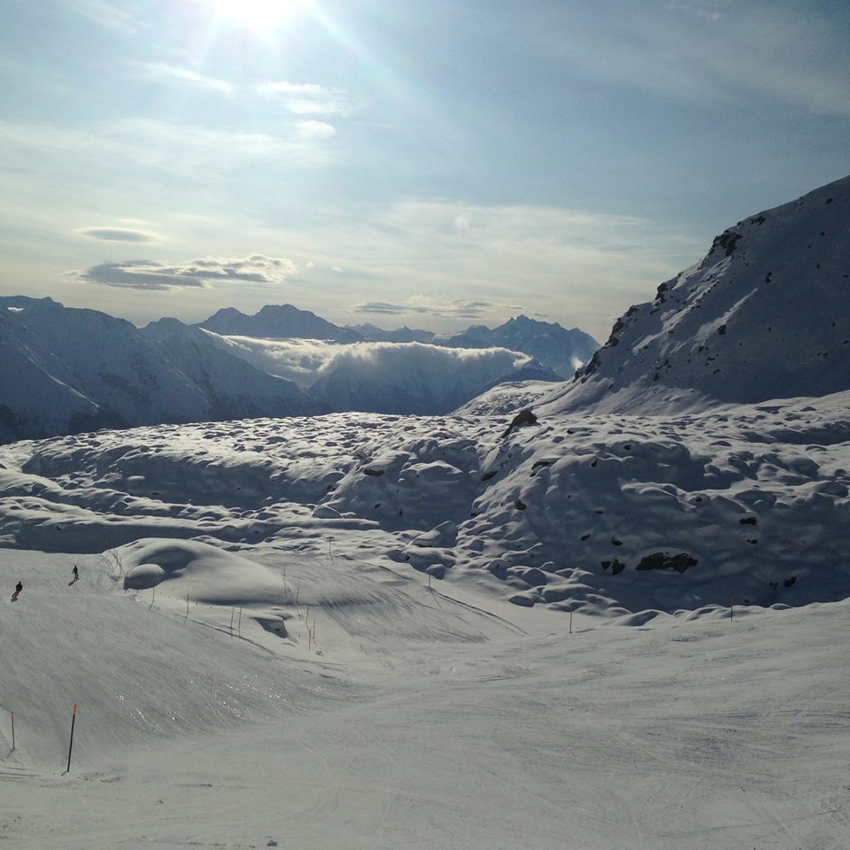 hotelalpenblick's tweet photo. Jetzt Skifahren absolut günstig und vor allem Top Schneeverhältnisse!
 #fiesch #Schnee# #Skifahren #hotelalpenblick http://t.co/2w3SshysZ6