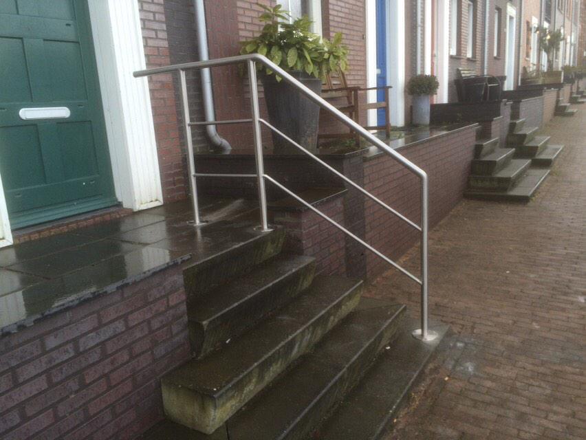 bosmachinebouw's tweet photo. Trapleuning gemaakt en geplaatst in Batavia stad http://t.co/PFx4cELecS