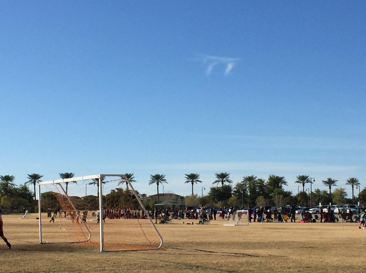 PeacePiFestival's tweet photo. only one cloud in the sky today. #pi in the sky. oh my oh my! #peacepi #peace #magic #love http://t.co/webEWgnwF2