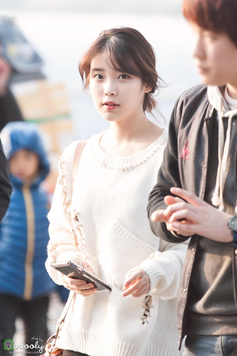 MegaFlux's tweet image. “@dooooly_: [14.03.22] 인천공항 출국 아이유 직찍 by 둘리 @lily199iu #아이유 #이지은 Blog update dooooly.tistory.com/268 http://t.co/OoIL8bzjht”