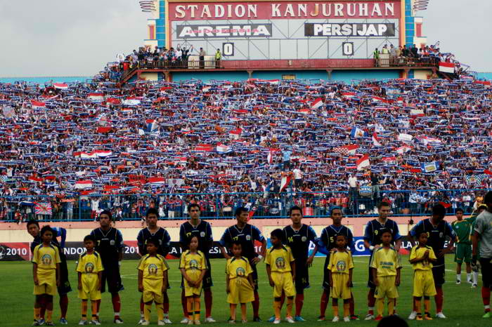 AremaFC's tweet photo. Sekarang yang kangen Malang dan Stadion Kanjuruhan kayak gini mana suaranyaaa? #VisitMalang http://t.co/AB1QcqZLIY