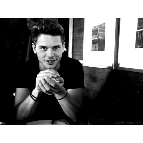 Jeremy Irvine Italia From Diannaagron Instagram Irvine Jeremyirvine Diannaagron Http T Co O8kyhztnaf
