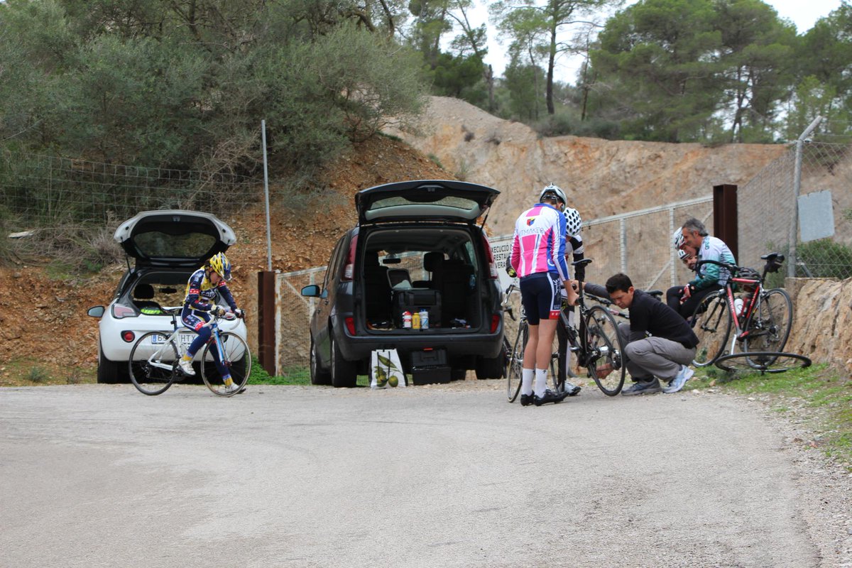 joan_llaneras's tweet photo. Primeros test de valoración de la temporada @CyclingMeCenter #maldecames 
@kimforteza @Josehermida http://t.co/WtKMGhO36I