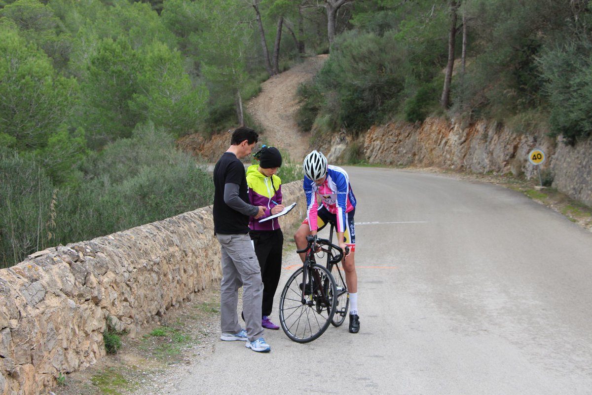 joan_llaneras's tweet photo. Primeros test de valoración de la temporada @CyclingMeCenter #maldecames 
@kimforteza @Josehermida http://t.co/WtKMGhO36I
