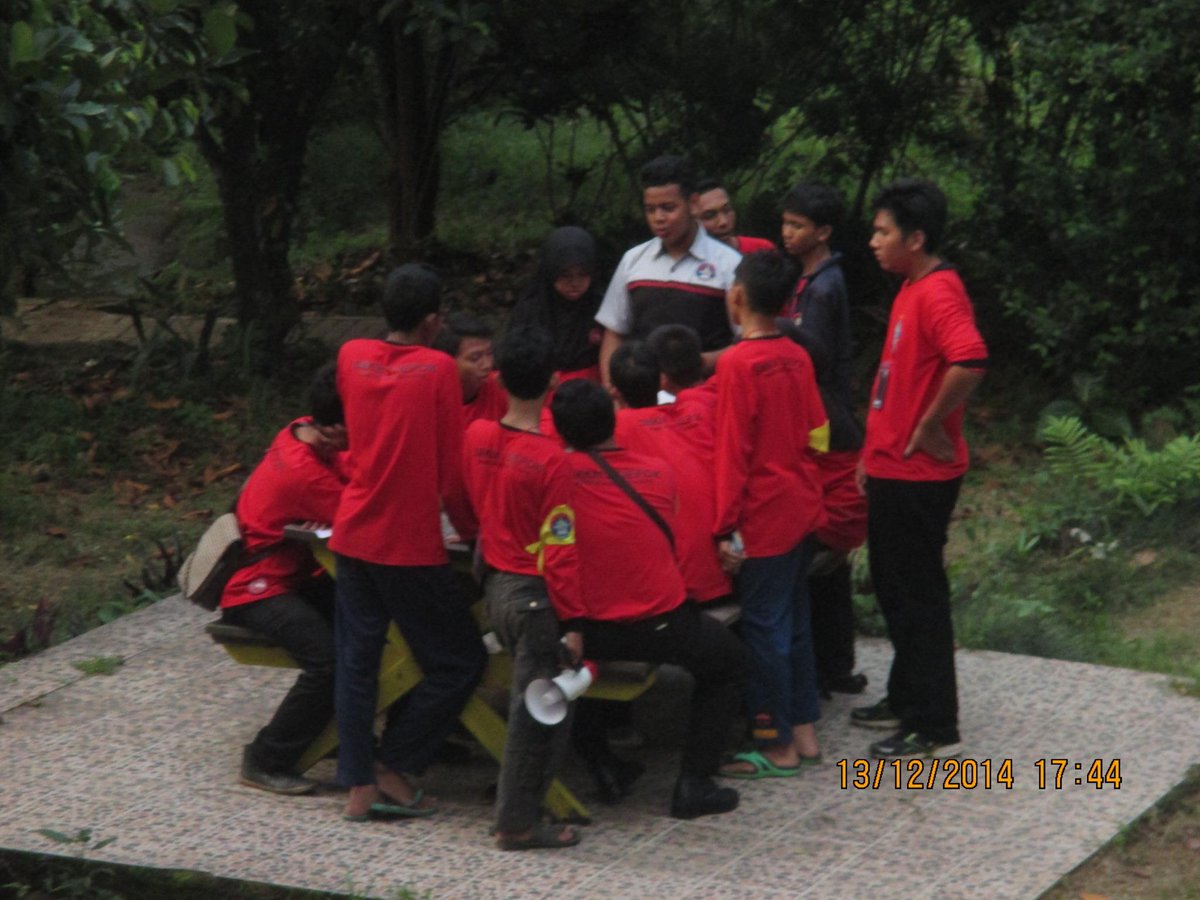 kaka panitia lagi ngumpul membahas sesuatu #LDKS