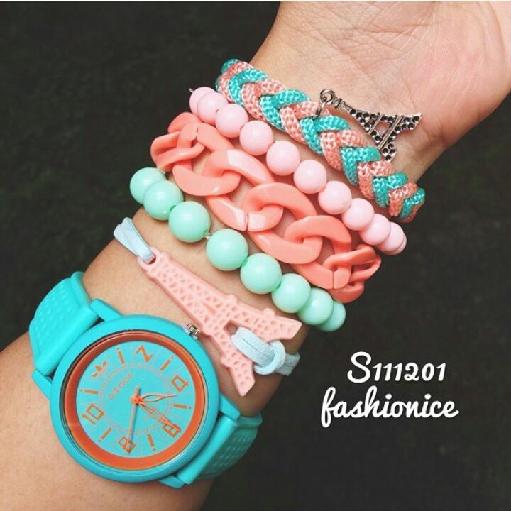 shellshop1's tweet image. Berapa kak ? Ready ga"@socklicious: *pingsan* "@luluhusnaa: @socklicious @Hers_Bag haeee~ 😘😘😘 http://t.co/8GiOimLksX""