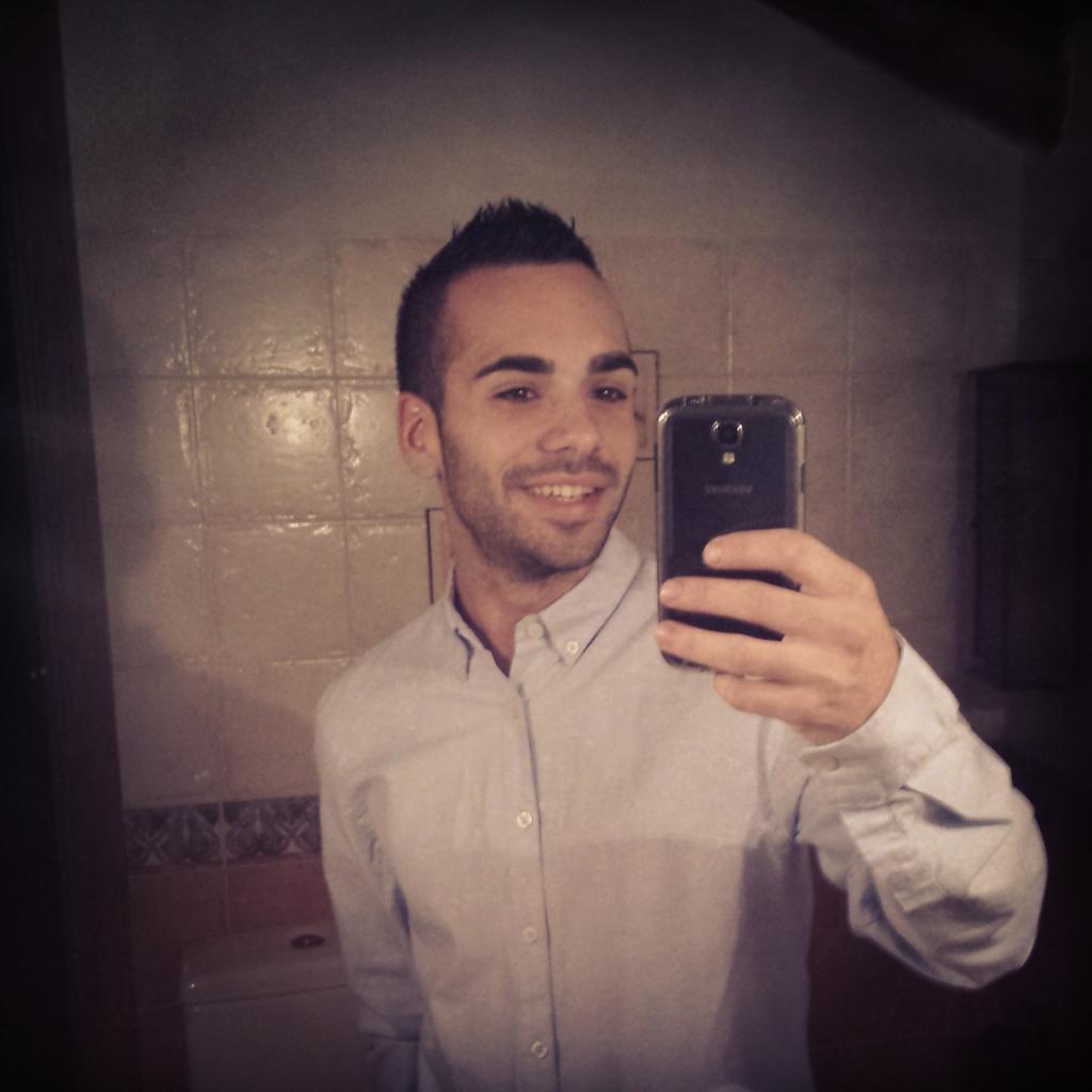 javitf7's tweet photo. Que nadie te quite las ganas de reir😃 http://t.co/3WW1trbHpR