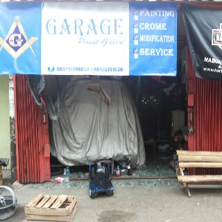 nih tempat buat ngebagusin motor lo pada. garage paint galery. jl. balimatraman pin 52128091