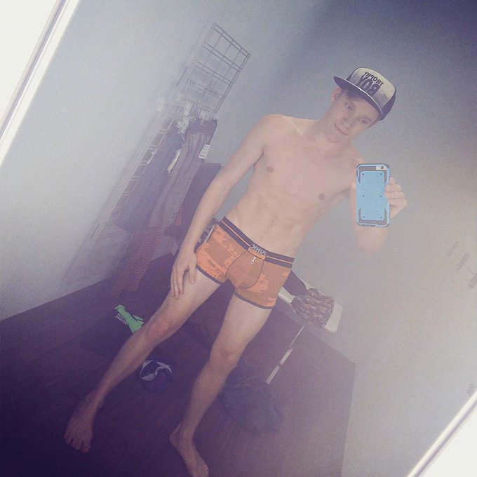 Had to get these #junk undies! #gayporn #gay #twink http://t.co/2j9kEchEqu