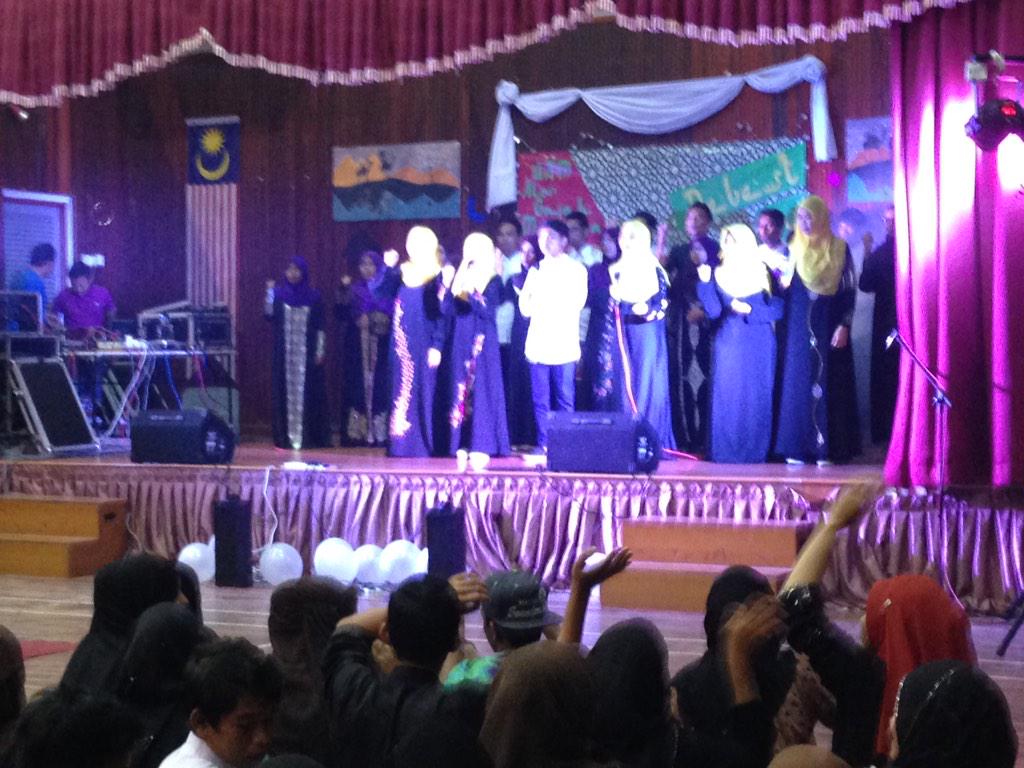 debestmelaka's tweet photo. #DBGO performance MBM111 1C @debestmelaka @UiTMLendufornia http://t.co/AX3vuDFtTU