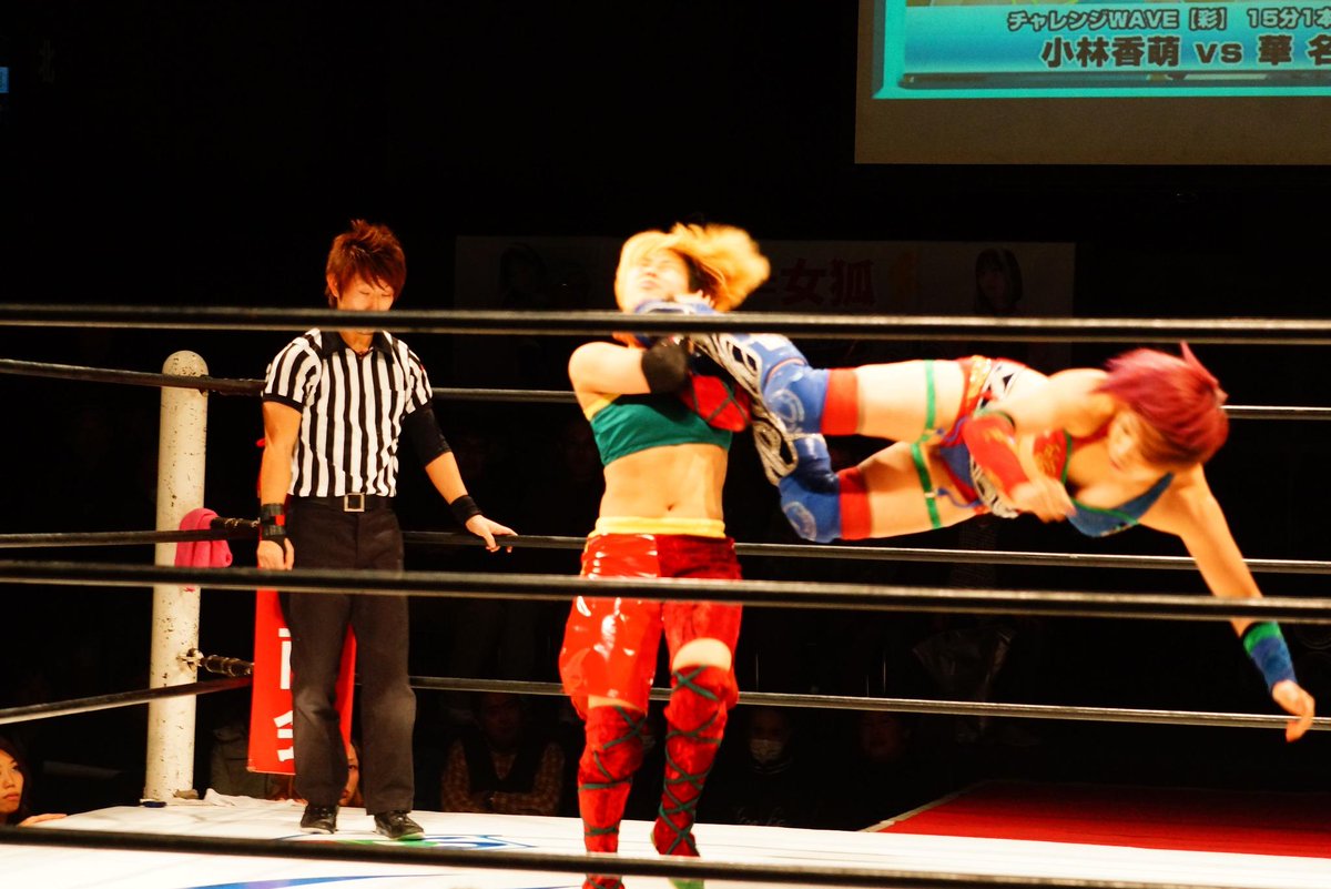 WWEAsuka's tweet photo. あーりがーとさ～ん RT @zat04832 26.12.14.WAVE新木場大会～
華名さん（@k_a_n_a_ ）のドロップキック！
美しい！ http://t.co/eKfN74nvMd