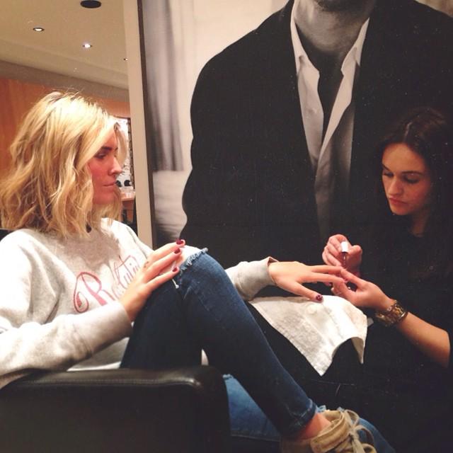 BarcelonaInsta's tweet image. I've had my nails done at my favourite #beautysalon @anarabyanalerida 💅 #essie #bahamama... ift.tt/1yTXWgk