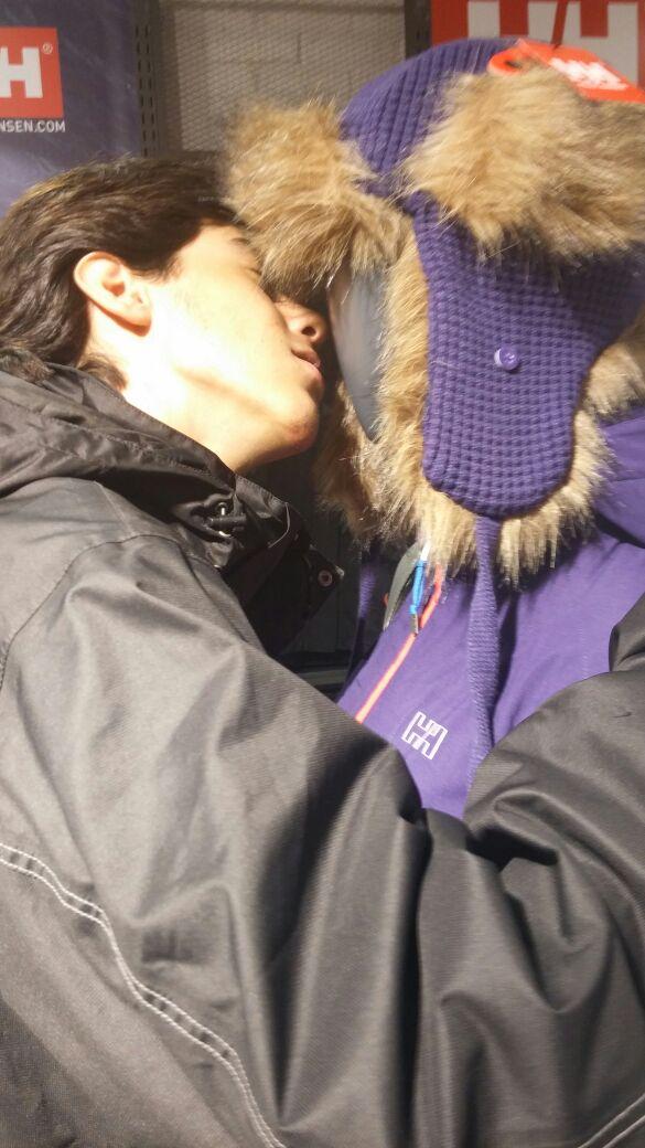 JAVIMAD_'s tweet image. Llega el invierno, todos felices y enamorados, yo este año tengo pareja tambiennnn