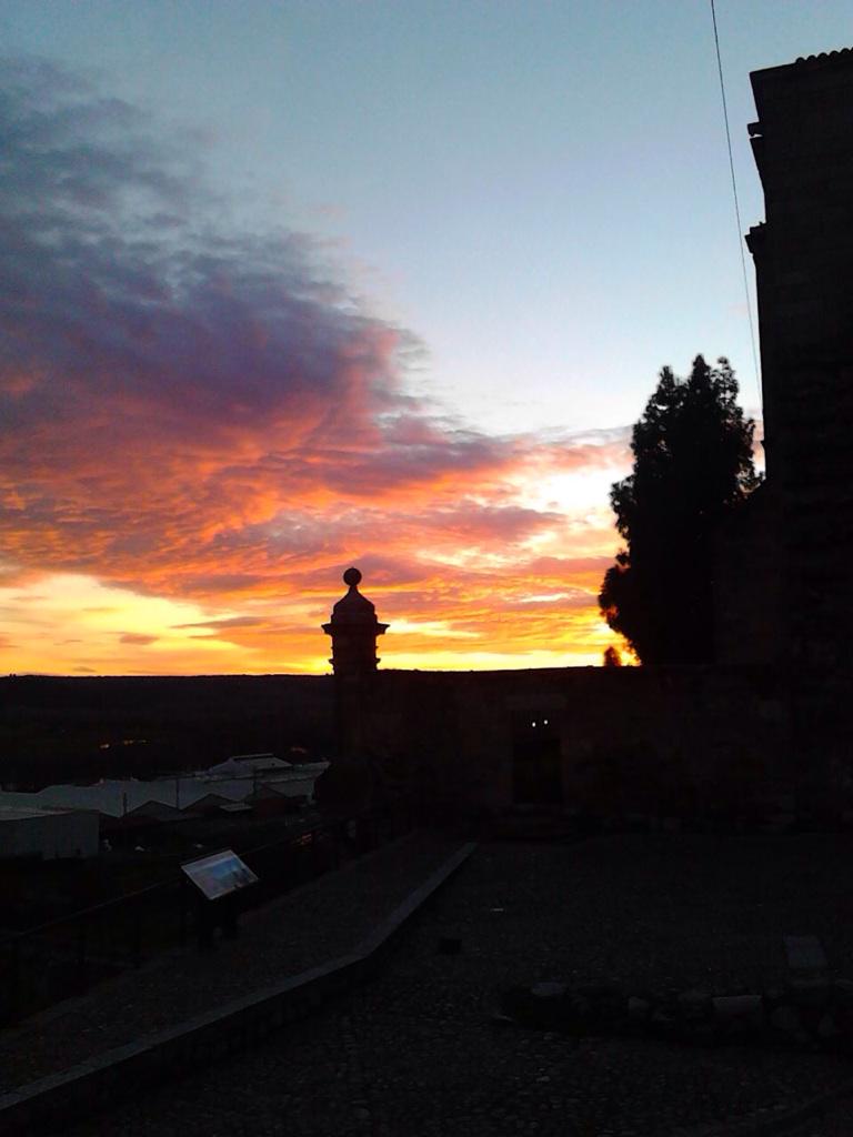 Así anochecía hoy en Coria.