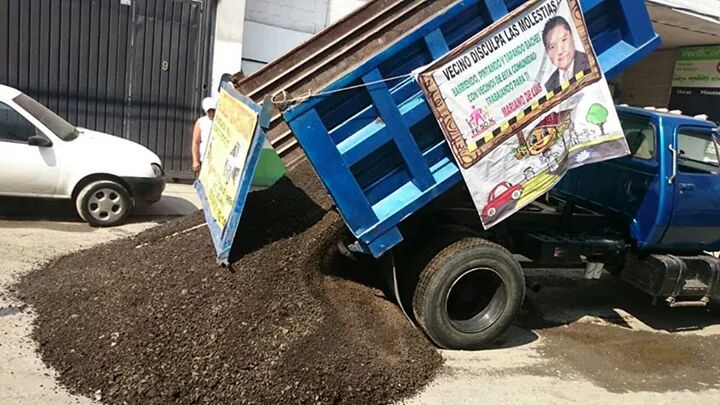 marianodeluismx's tweet photo. #FESON EN CALLE HORMONA SAN ANDRES ATOTO NAUCALPAN TAPANDO BACHES CON RECURSOS DE FESON PETICIÓN DE VECINOS. GRACIAS http://t.co/lZ21pmmdRu