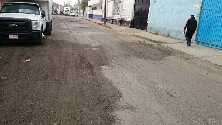marianodeluismx's tweet photo. #FESON EN CALLE HORMONA SAN ANDRES ATOTO NAUCALPAN TAPANDO BACHES CON RECURSOS DE FESON PETICIÓN DE VECINOS. GRACIAS http://t.co/lZ21pmmdRu