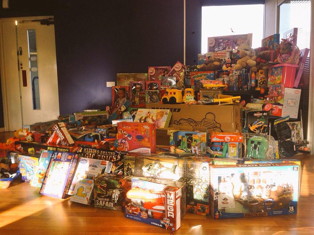 Jamesrwoodward_'s tweet photo. An awesome effort so far from the people of #Cambridgeshire donating toys to the @StarRadioOnline #Christmas appeal! http://t.co/GvROKg0wjr