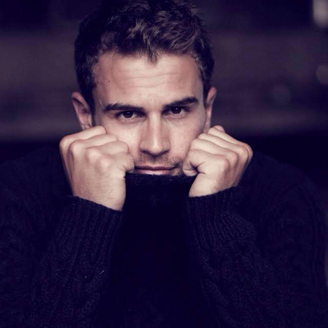 Happy Birthday to the good looking gentleman Theo James ! 