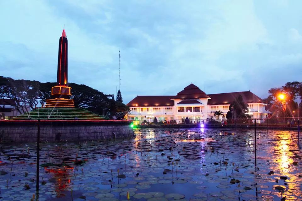 lenggob's tweet photo. Semua kenangan indah ya cuman disini.. #VisitMalang http://t.co/paK7naNGUM