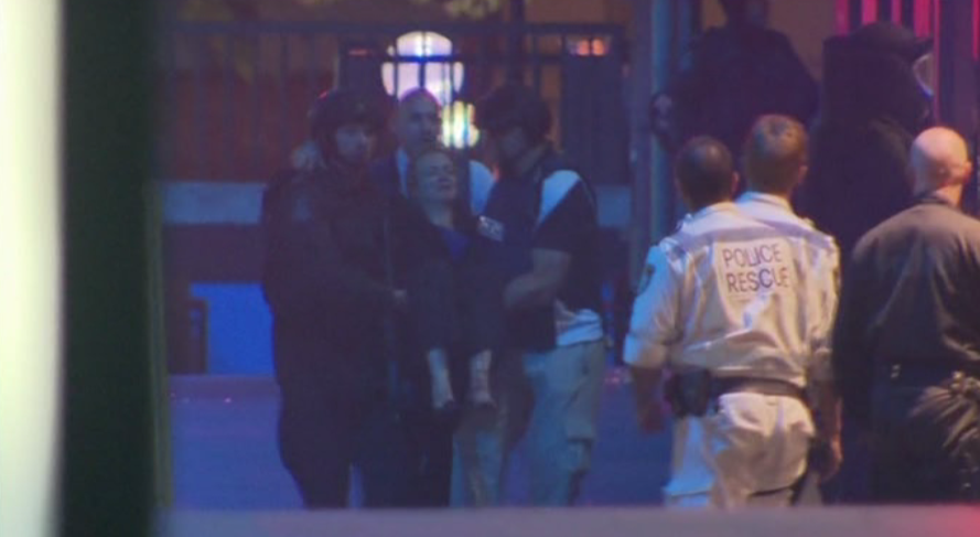 RT_com's tweet photo. #SYDNEYSIEGE OVER, police confirm. Reports hostage-taker is down http://t.co/kJdiVv0nB9 http://t.co/vuZivnylRv