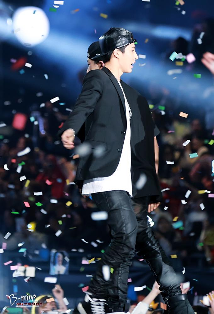 BMINE1022's tweet photo. [141203]MAMA HQ 3P. 빛나는 한빈이 무대에서 더~빛나요!! #김한빈 #BI http://t.co/HanFIp7gwi
