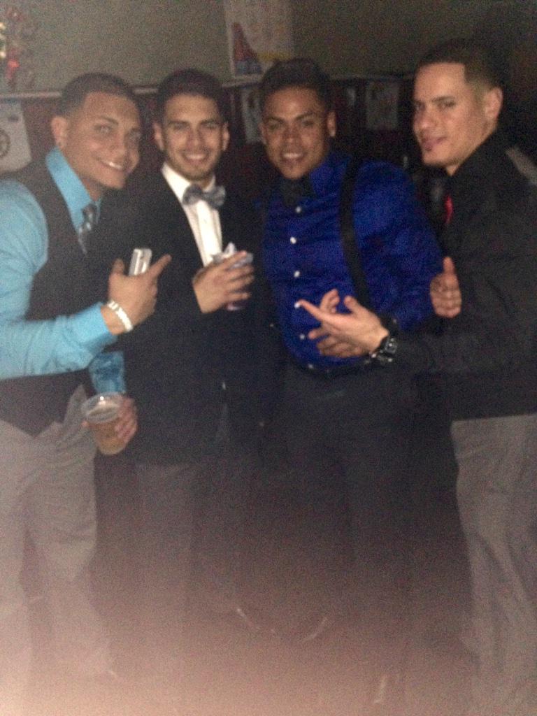 JayPineda23's tweet photo. Stuntin' #mynigs @44_jared @jayo_3 #G http://t.co/nvgaKIs4X5