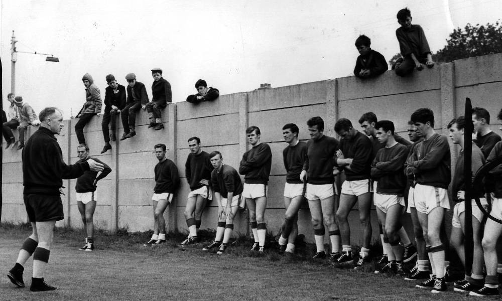 55 years ago today, Bill Shankly took charge of LFC for 1st time. Here's 50 rare pics xtra.liverpoolfc.com/listicles/55-y…