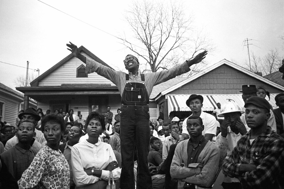 Steve Schapiro’s rarely-seen photographs of the historic Selma-to-Montgomery march of 1965: nyr.kr/1BPnTPp