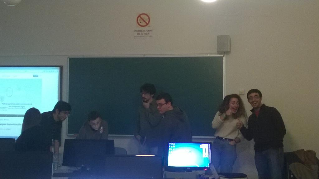 AMJCC's tweet photo. @AnaisAvila_ y @Alesva92 alistándose para la prueba de imagen #ExpoMui14 en #muitcdc http://t.co/0M7Jft3jMT
