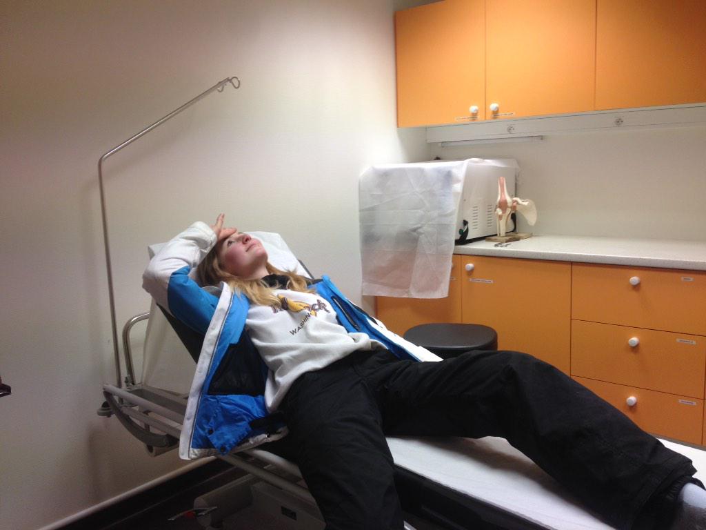 beckyelfordd's tweet photo. got knocked over by a snowboarder, hit my head and was unconscious #dramaticday http://t.co/cxOhb0iqGE
