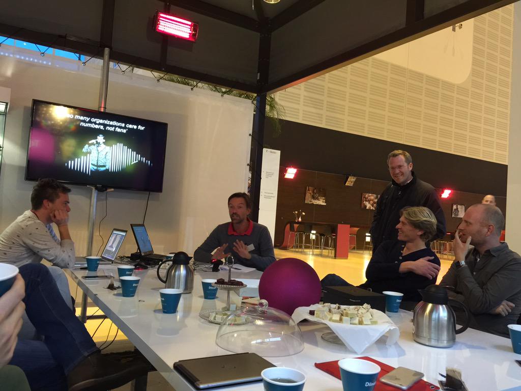 soochoibosman's tweet photo. @richardbranson @Virgin #InternationalTeaDay @tmobile_webcare #teamobile with @DilmahNL @TheDilmahFamily http://t.co/EkJErBaNV5