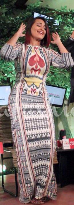 jhunjhunwala's tweet photo. Photo of human being wearing a tablecloth as a dress : http://t.co/wPGJ9mHxr7