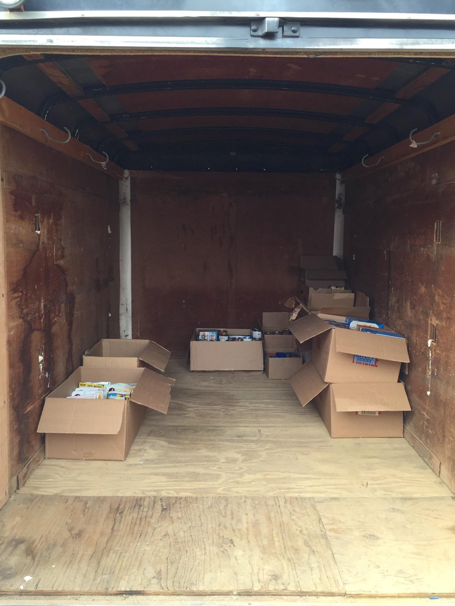 ArenaSigns's tweet photo. S/O to First State Sharpening, Wash-N-Wag, &amp; VS Service Center 4 their generous donations to our Food Drive!! #NetDE http://t.co/A4lBgpIGCl