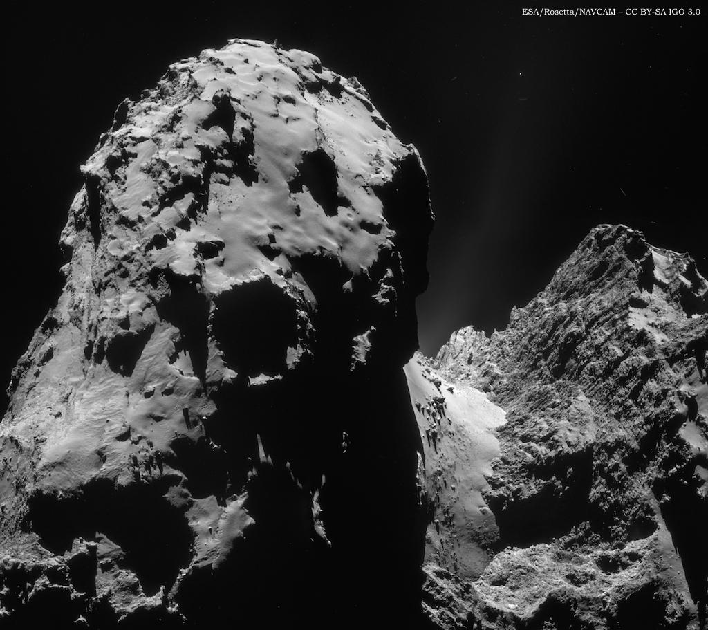 One more view of #67P from 20 km - #CometWatch 10 December: blogs.esa.int/rosetta/2014/1…