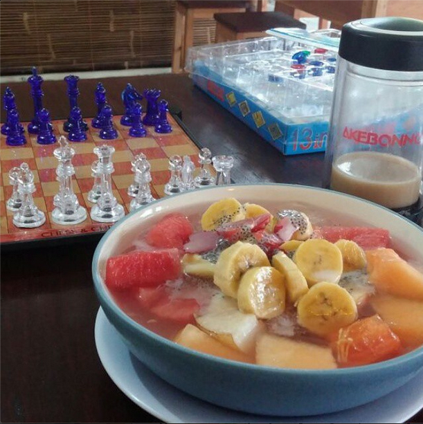 DmixJogja's tweet photo. Makan sop buah spesial dmix sambil main catur?hnya di d'mix cafe
#kuliner #jogja #spesial #catur #sopbuah #dmix #cafe http://t.co/pFL1qvKVOv