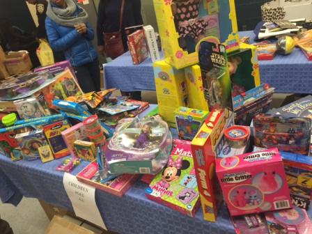 69pctcc's tweet photo. 12/13/14: #69pctcc -Santa #POJohnson. Toys -Thanks #NYPD, #RonaldMcDonaldhouse, #Macerich-K.P., #CanarsieLionsClub http://t.co/JMQAwtQi59