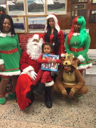 69pctcc's tweet photo. 12/13/14: #69pctcc -Santa #POJohnson. Toys -Thanks #NYPD, #RonaldMcDonaldhouse, #Macerich-K.P., #CanarsieLionsClub http://t.co/JMQAwtQi59
