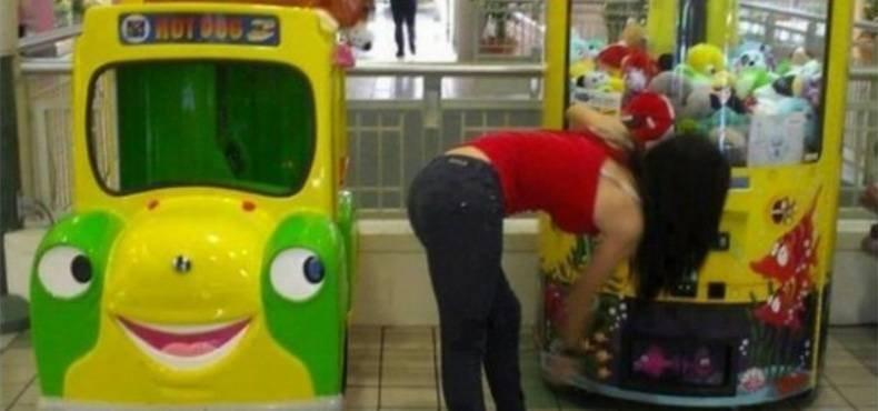 funnyordie's tweet photo. We guarantee the 21 best pics of all time of the week will put a smile on your face: http://t.co/bEI1A8hkPy http://t.co/6bg5wUSXh3