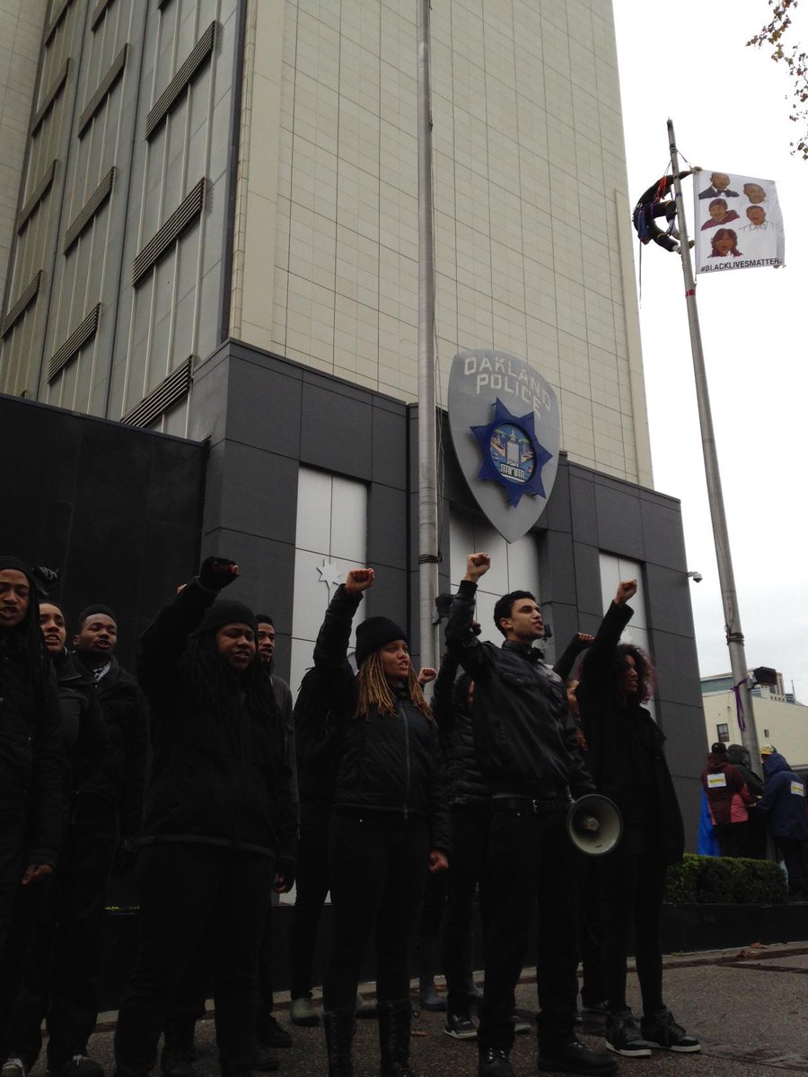 BaySolidarity's tweet photo. "No prisons, no cops, this racist system's got to stop!" #ShutDownOPD #BlackAndBreathing #BlackLivesMatter http://t.co/Hfhb5H29lN