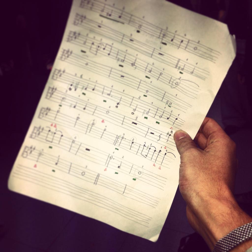 andres_koi's tweet photo. Que a nadie se le olvide que esto es lo que sostiene todo. La música. Lo demás va detrás. http://t.co/xdZJD5PYBz