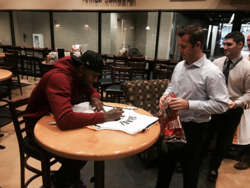 Ayoder4's tweet photo. “@darrenrovell: Paul George signing free autographs for every Pacers employee today http://t.co/fNZoOtrhln” #TonyMiranda @tonymiranda42