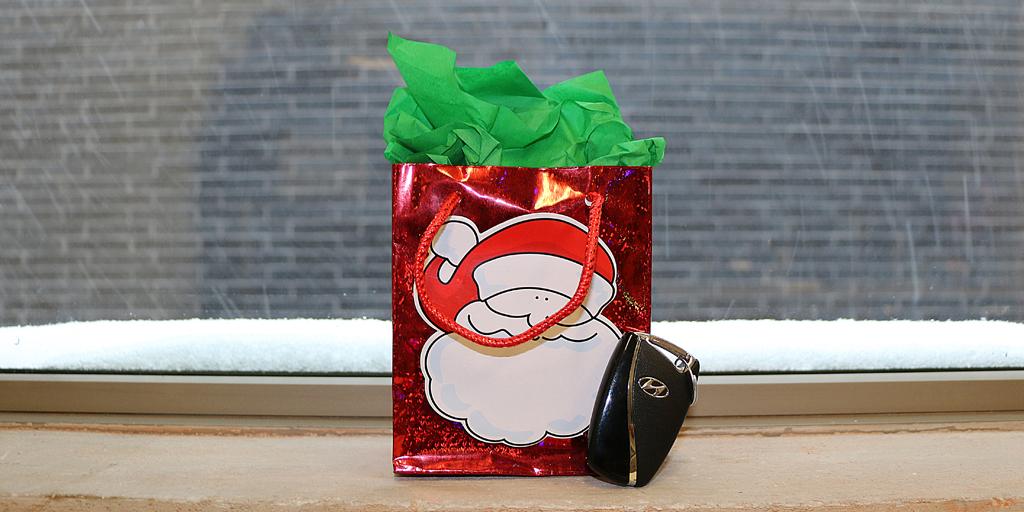 HyundaiCanada's tweet photo. Sometimes the smallest #holiday #gift is also the best. http://t.co/a5D3iRr8QK