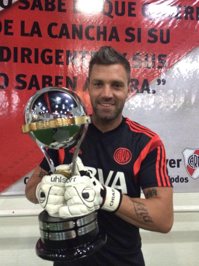uhlsport Perú on X: "Julio Chiarini, arquero de River Plate, posando con la Copa Sudamericana. Como siempre, uhlsport al lado del campeón. http://t.co/W8EeR4fDmk" / X