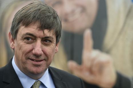 destandaard's tweet photo. Jambon: 'Vakbonden moeten stoppen met economische destructie' http://t.co/BvD9kgjAgq #destandaard http://t.co/rgnLC00BCe