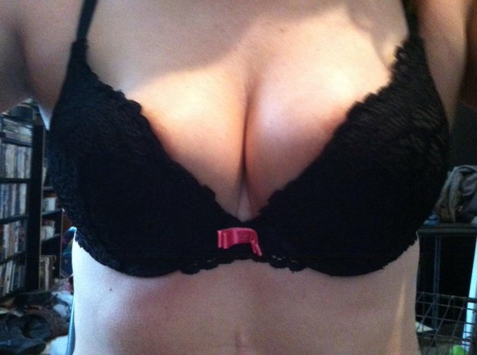 Boobies ;) #ZooTwitties #camgirl #boobies http://t.co/AYrRH7eV07