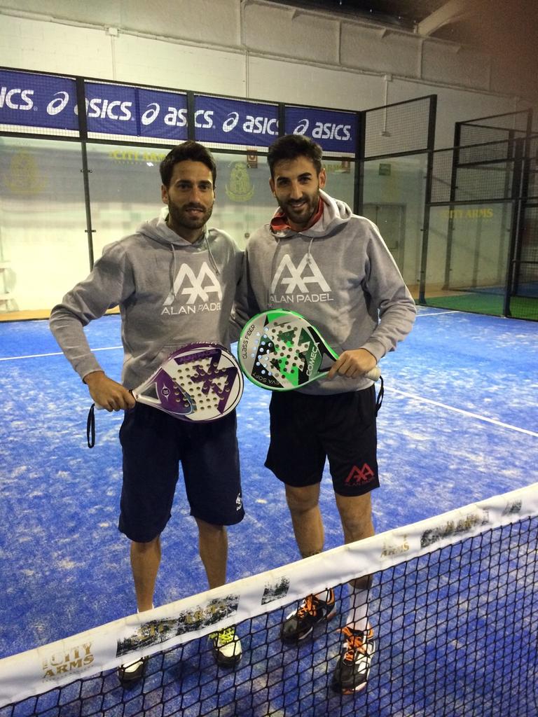Alan_Padel's tweet photo. Los jugadores del @NASTICTARRAGONA @rverdu21 y @tomnadal18 se equipan de #alanpadel para su partido de pádel!! http://t.co/uCWHgZxBnx