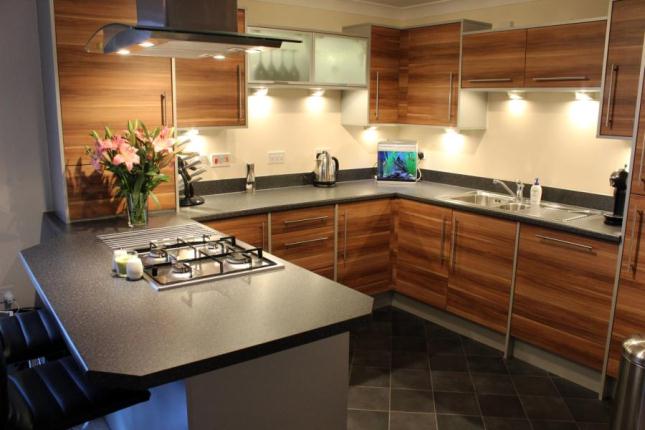 Zoopla's tweet photo. 2 bed flat for £104,000, any constructive feedback? http://t.co/6Bn8SYVUWH #helpmesell http://t.co/dQavWsZH8F