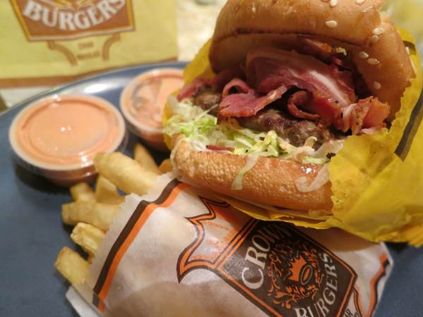 ET We love the Crown Burger! RT <a href="/SLCNewsCastic/">SLC NewsCastic</a>: 10 Foods that are Distinctly Utah
 bit.ly/136PNXZ