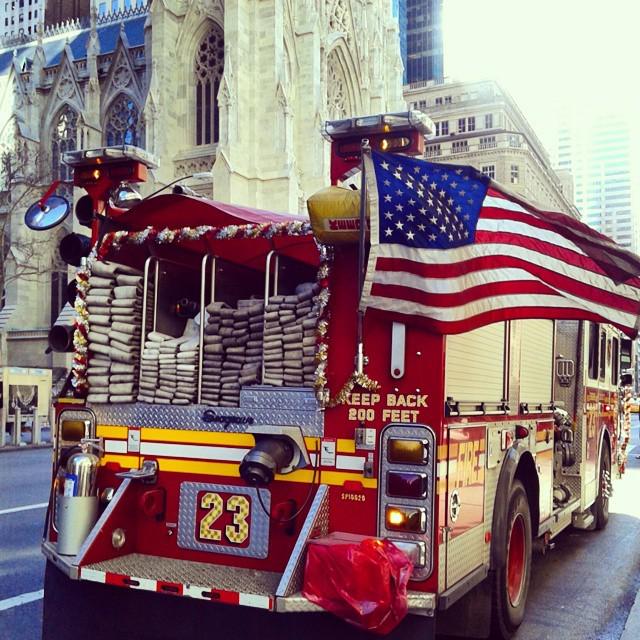 AFireStation's tweet image. Found this cool photo, not mine #FDNY #Engine23 on #5thAvenue #stpatrickscathedral in the background. #NewYorkCit...